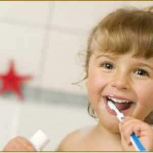 Kdy začít čistit zuby vašeho dítěte?