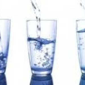 Mýtus o výhodách osm sklenic vody denně